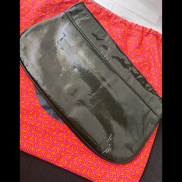 Authentic Tory Burch Patent Leather Reva Clutch - Picture 6 of 8